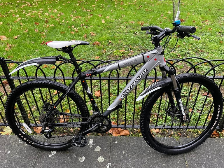 Lovely adult hybrid Carrera bike 27.5 wheel size in very good condition 