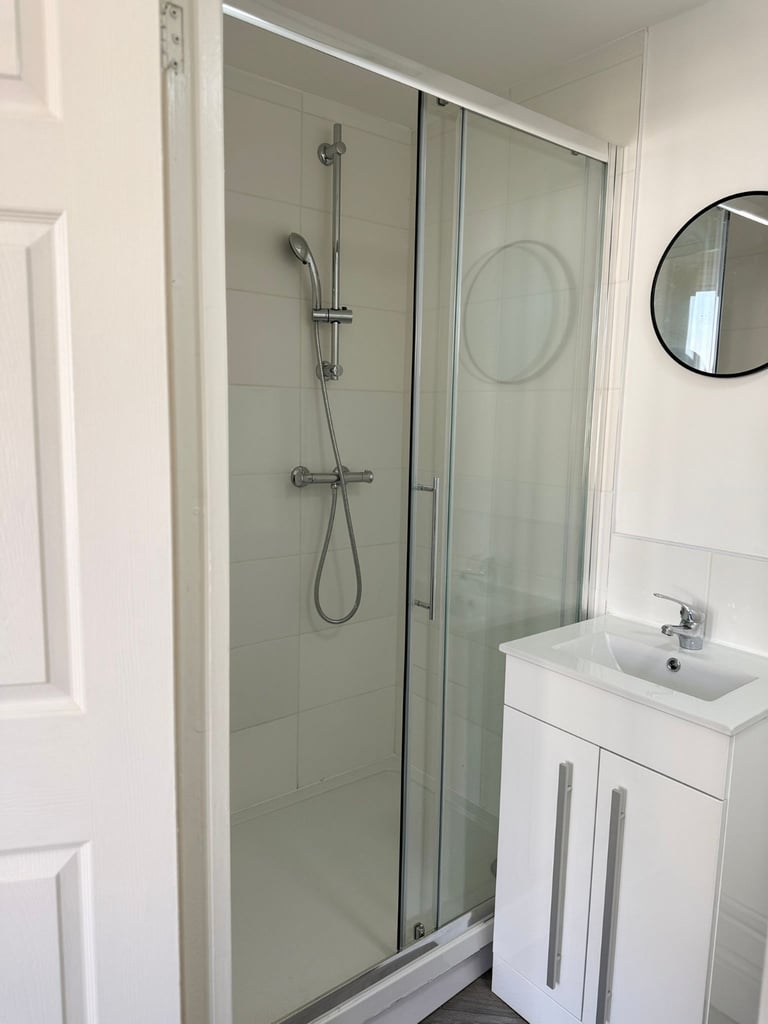 Spacious & Cosy Ensuite Room for Rent – WV3 9NE