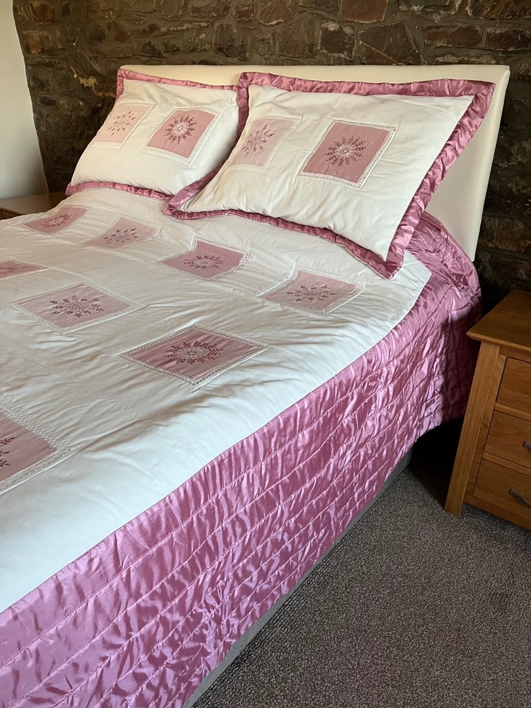 For Sale: Bedspread (Fit King or Double)