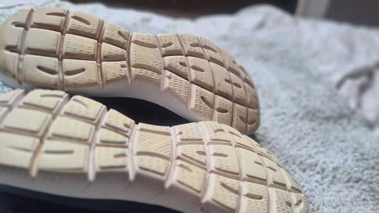 Skechers uk4 uber lightweight memory foam navy trainers, almost teo tone design 