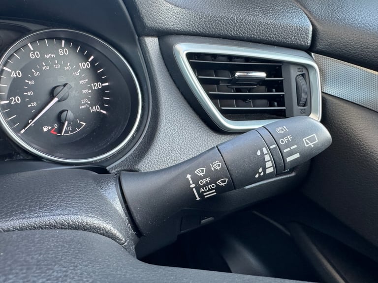 2018 Nissan Qashqai 1.2 DiG-T N-Connecta 5dr HATCHBACK Petrol Manual