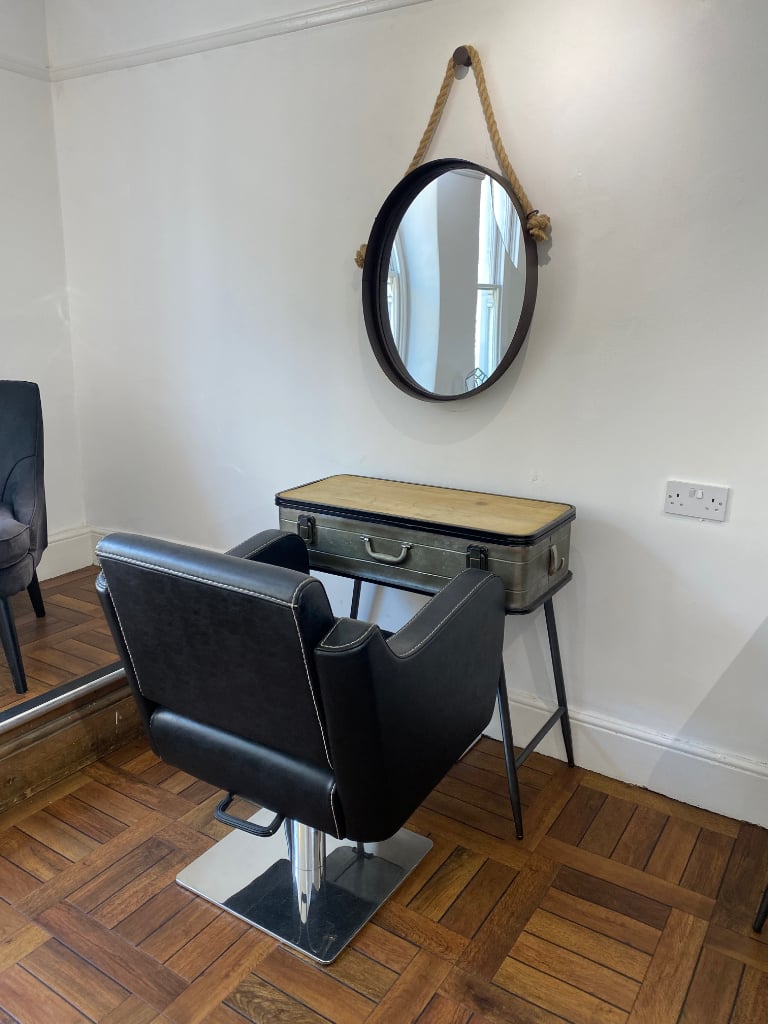 Chair, desk & mirror 
