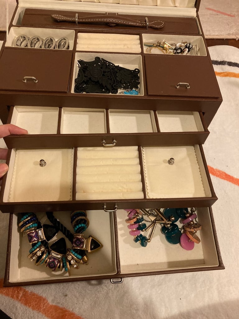 Jewellery in Colliers Wood, London Stuff for Sale Gumtree