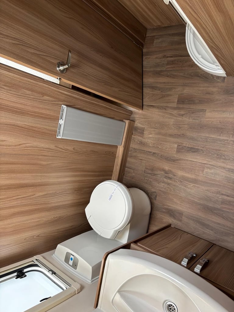 20 SWIFT CHALLENGER 835 X, SPECIAL EDITION CELESTE, AWD MOVER, ALDE, TALL FRIDGE