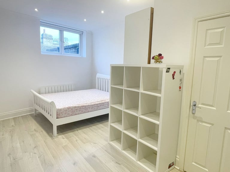 Modern 1st Floor Studio Flat to Rent, Lower Clapton Road, Hackney E5