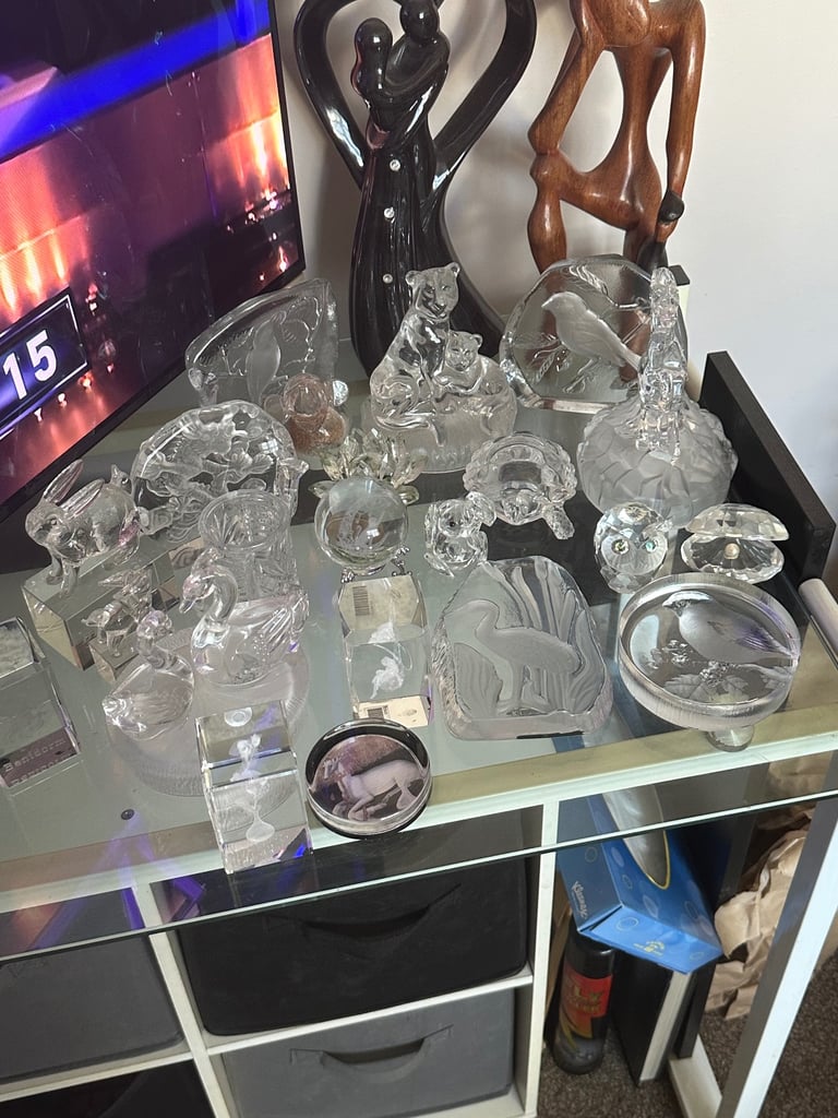 image for Glass and crystal ornaments. 
