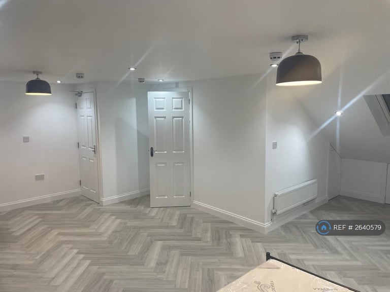 image for 1 bedroom in New North Road, Ilford, IG6 (#2640579)