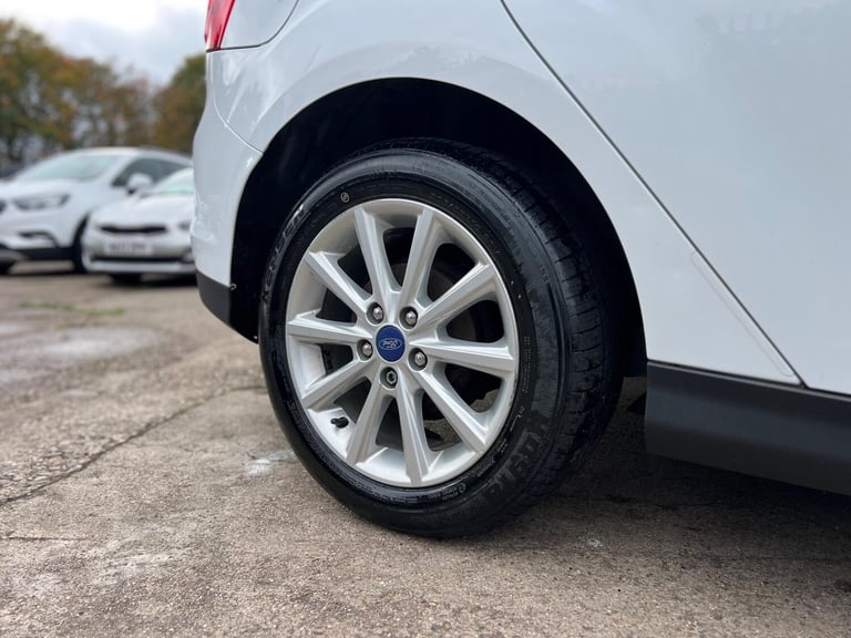 2013 Ford Focus 1.6 Zetec Euro 5 5dr HATCHBACK Petrol Manual