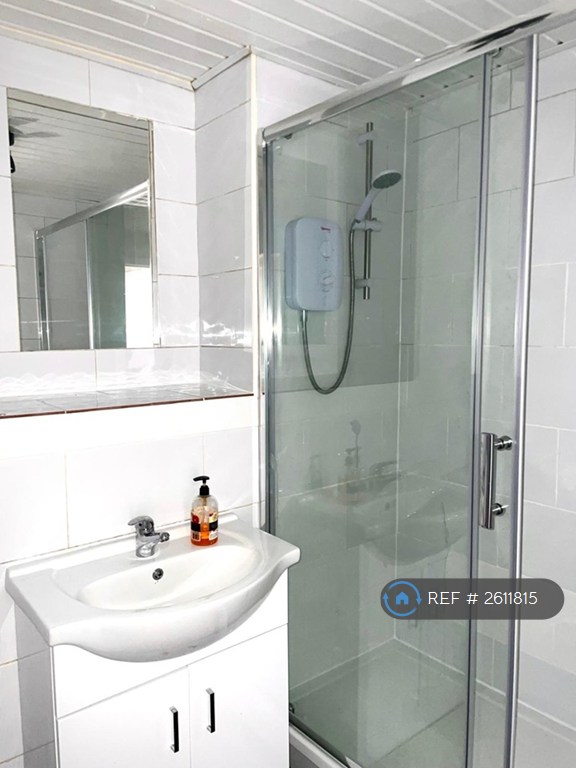 2 bedroom flat in Victoria Road, Dundee, DD1 (2 bed) (#2611815)