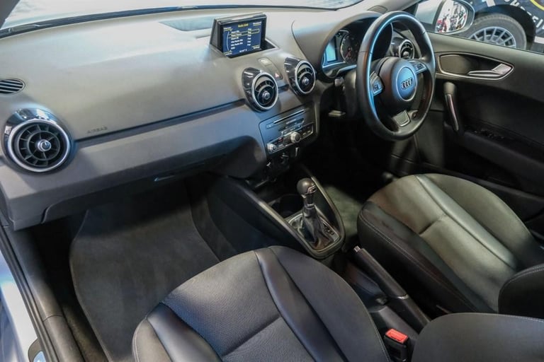 Audi A1 TFSI Sport Sportback MULTI-FUNCTION S/W DAB RADIO E/WINDOWS