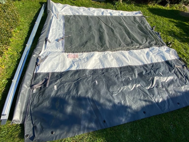 Fiamma Awning 45Fi Privacy room 4m x 2.5m RIGHT PANEL & CLIP SYSTEM