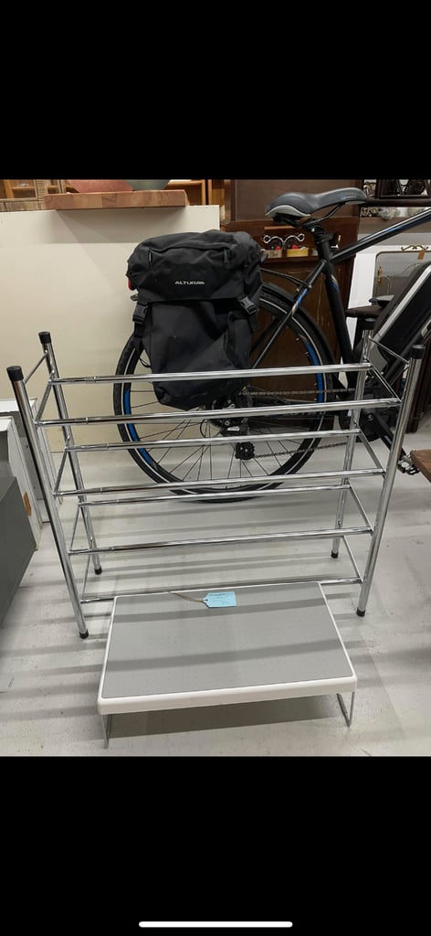 Extendable shoe rack £10
