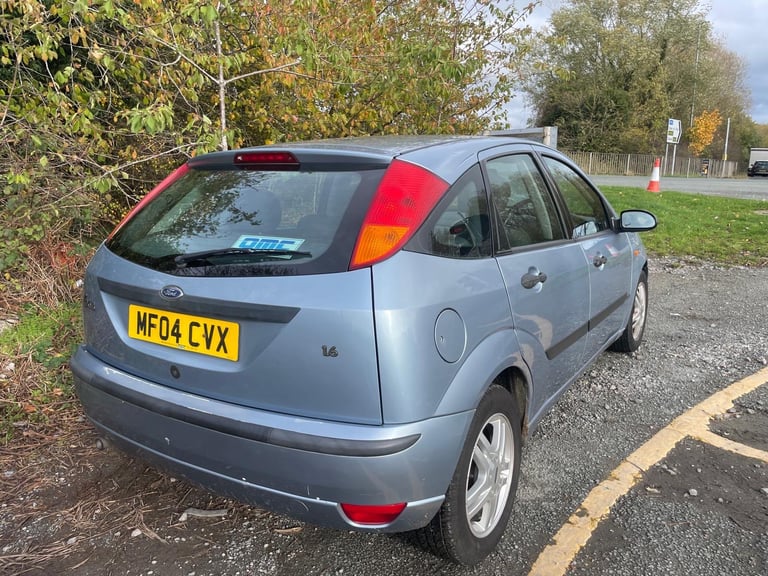 FORD FOCUS 1.6 ZETEC AUTOMATIC 04 REG BLUE 5 DOOR 11 MONTHS MOT LOW INSURANCE 36+MPG