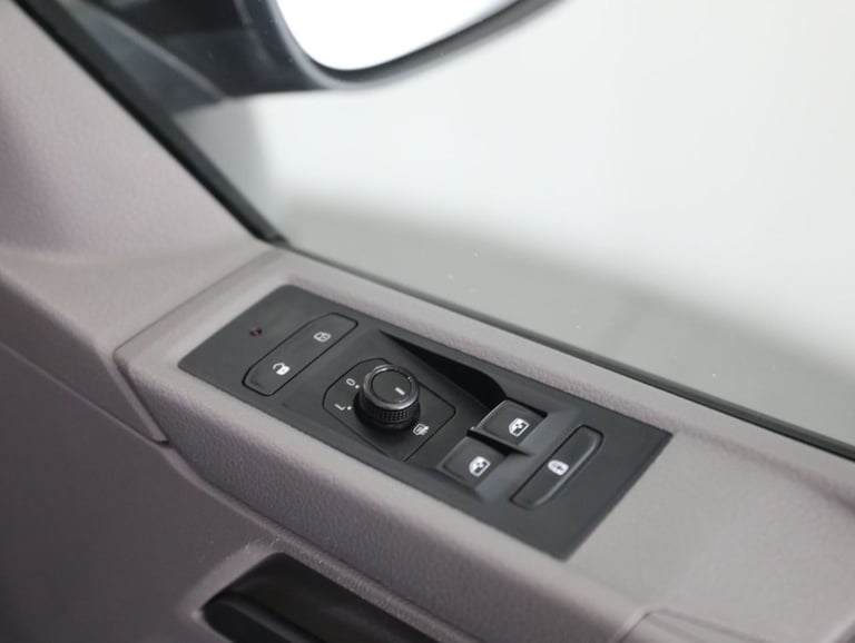 2020 Volkswagen Transporter Shuttle 2.0 TDI S Minibus Double Cab 5dr Diesel Manual SWB Euro 6 (s/...