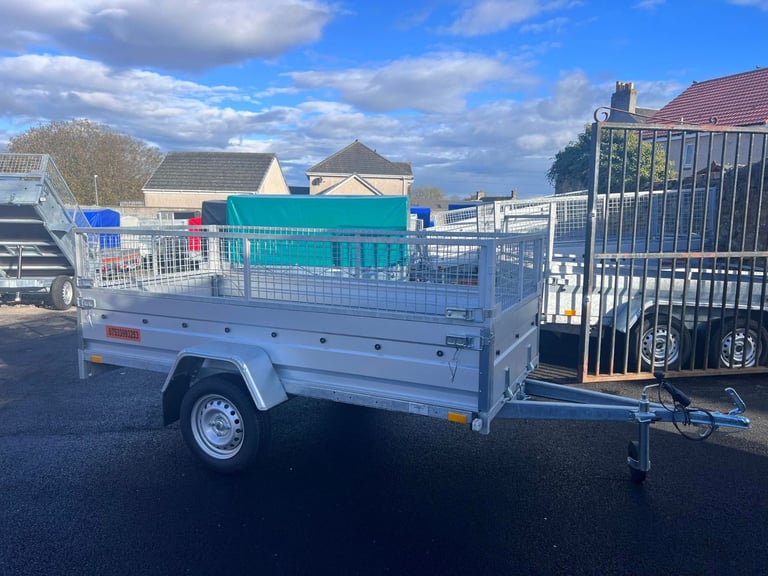 BRAND NEW 8,7FT X 4,2FT SINGLE AXLE TRAILER WITH 40CM MESH 750KG UN BRAKED