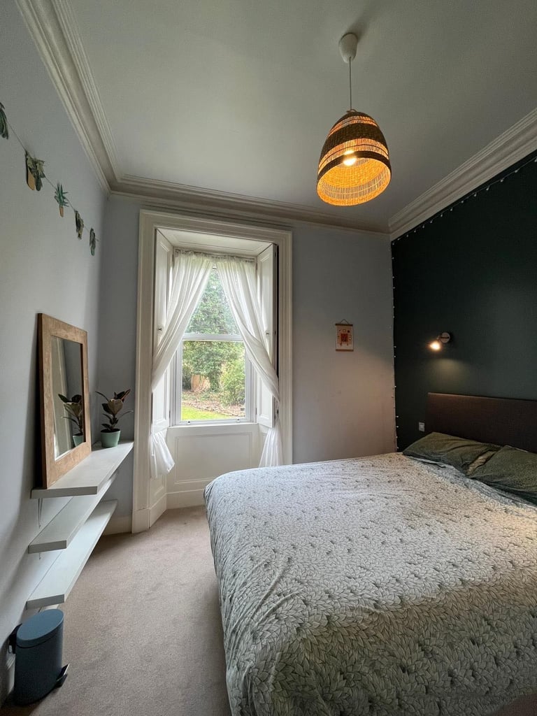 Beautiful Room Available Near Marchmont and Meadows! 