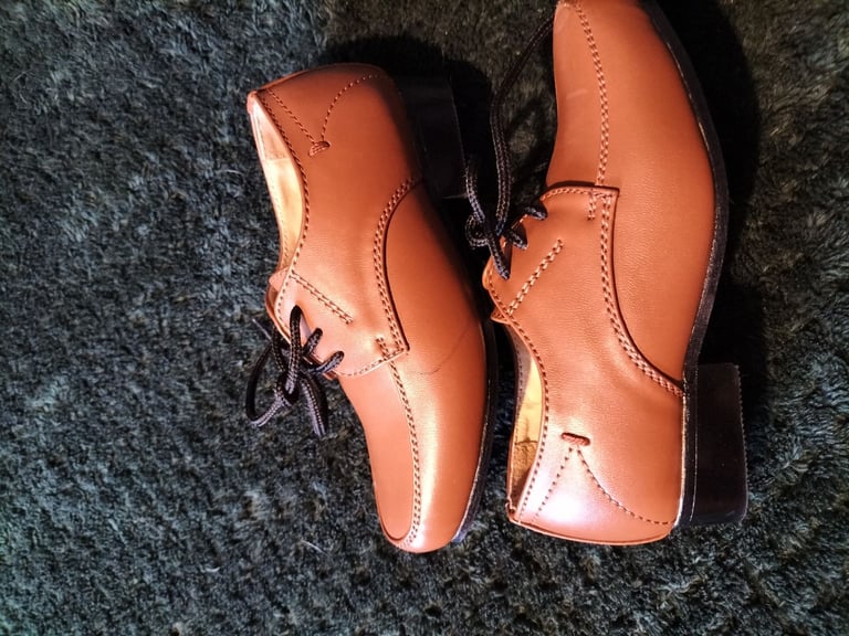 Toddler size 4/5 brown leather smart shoes 