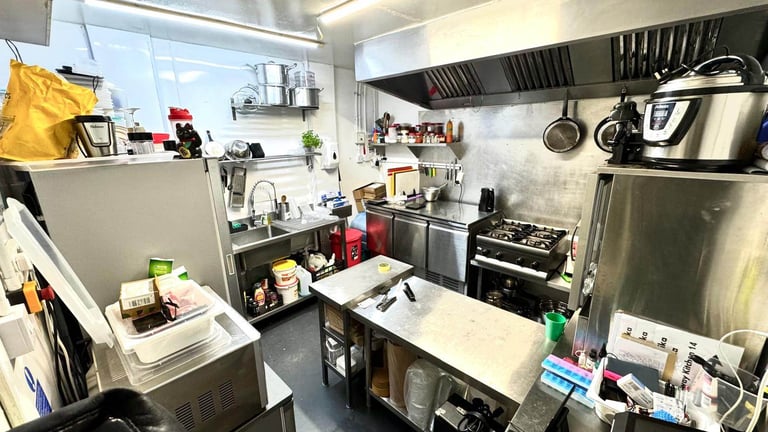 Dark kitchen,24/7 access, gas, electric, all bills included. Production, catering, Delivery
