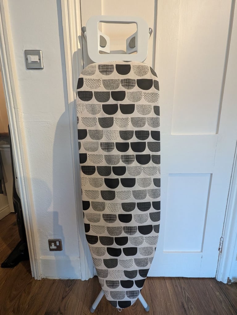 Ironing board 