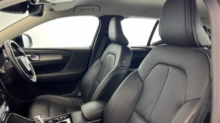 2021 Volvo XC40 Inscription, B4 mild hybrid (Rear Camera,  Black Leather Interior) Estate Petrol ...