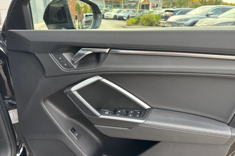 2019 Audi Q3 1.5 TFSI CoD 35 S line Euro 6 (s/s) 5dr SUV PETROL Manual