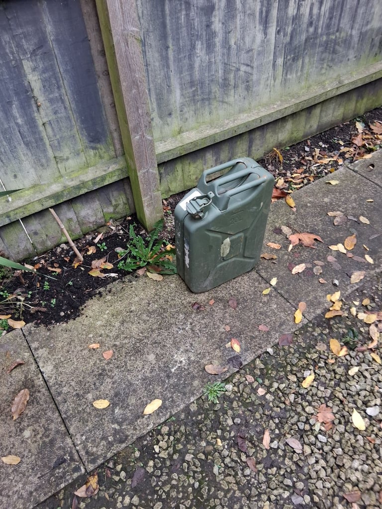 20 liters fuel can