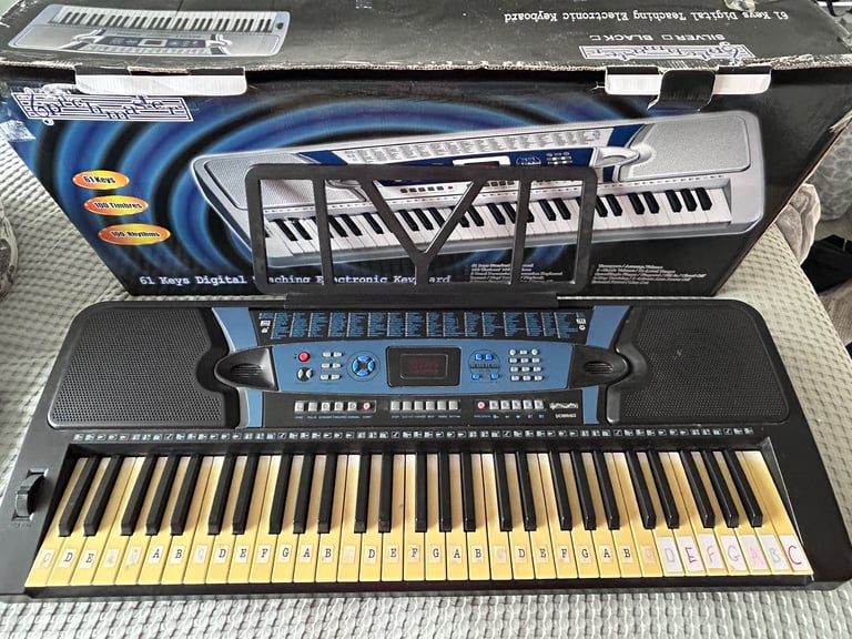 Pitch master electronic keyboard and stand