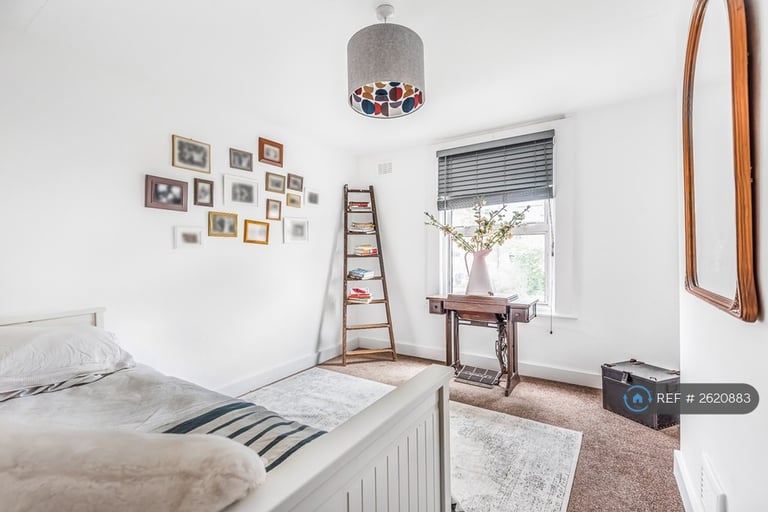 2 bedroom flat in Surrey Road, London, SE15 (2 bed) (#2620883)