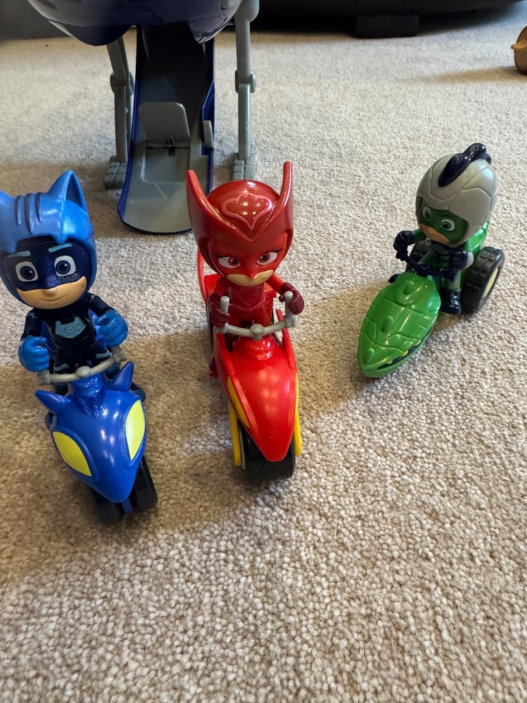 PJ Masks Moon Adventure HQ Rocket, Figures & Cycles