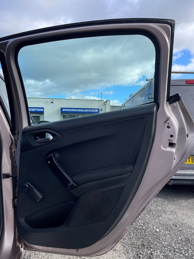 2014 Peugeot 208 ACTIVE 5-Door Petrol