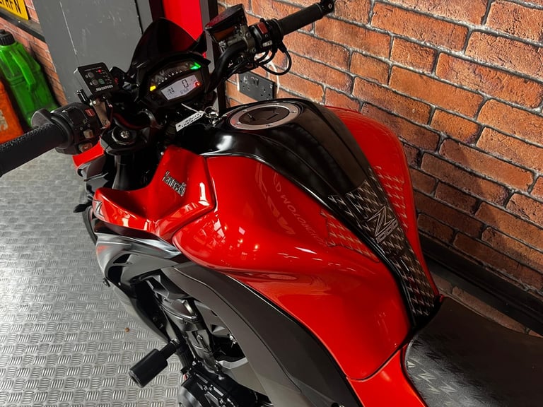 2017 Kawasaki ZR1000 Z1000 LOTS OF EXTRAS LOW MILES