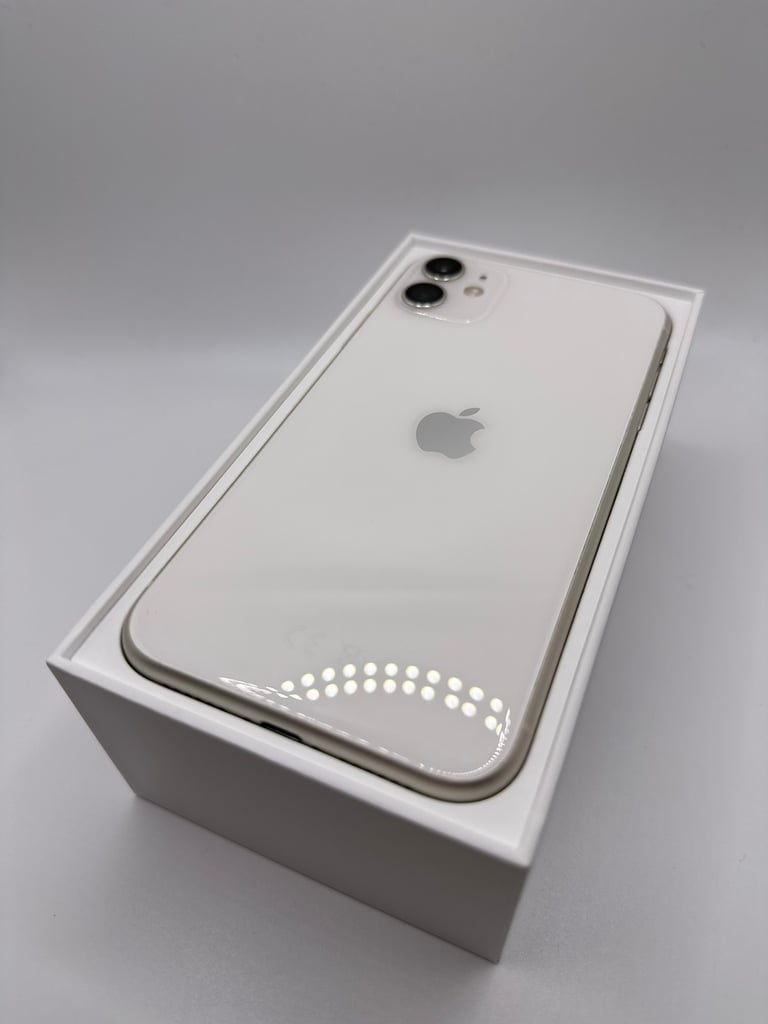 PRISTINE: Apple iPhone 11, 64gb, White (UNLOCKED)