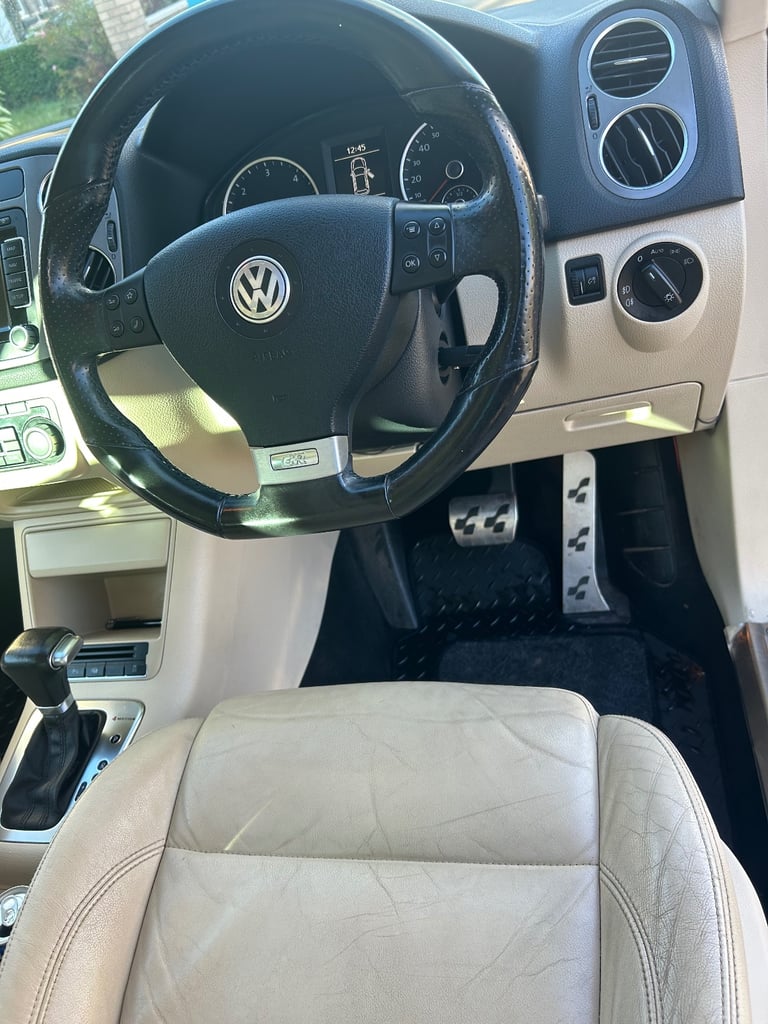 Volkswagen, TIGUAN, R Line Estate, 2010, Semi-Auto, 1968 (cc), 5 doors