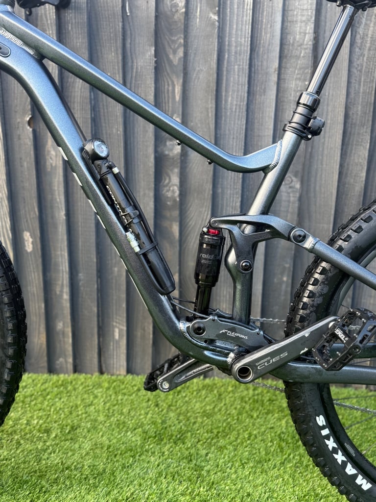 Giant stance 2 