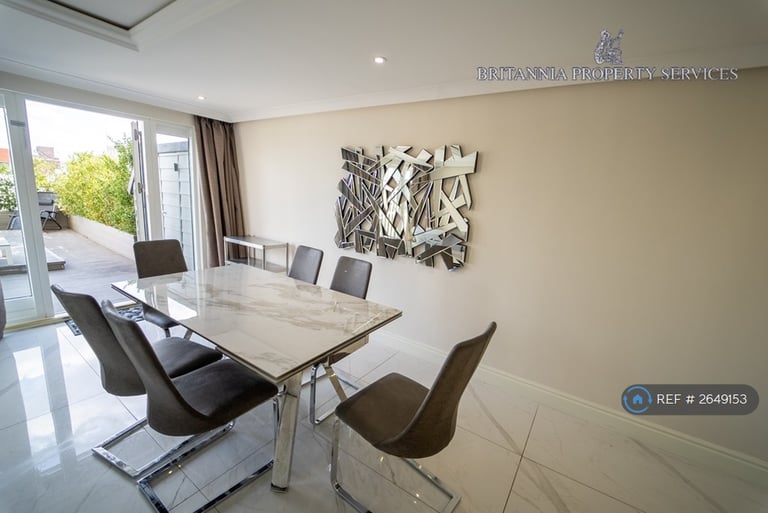 3 bedroom flat in The Mailbox, Birmingham, B1 (3 bed) (#2649153)