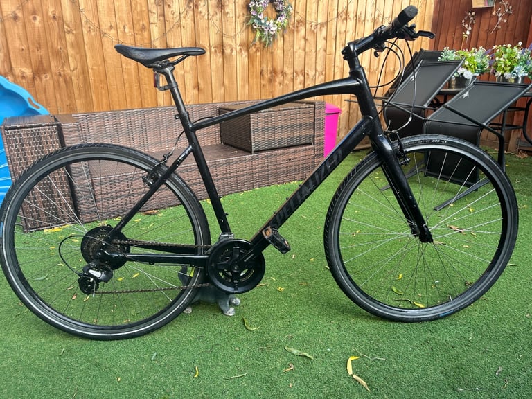 Aluminium flatbar hybrid Road commuter bike. 