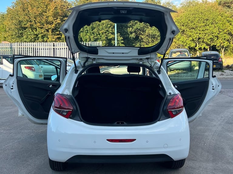 2015 Peugeot 208 1.2 PureTech 82 Active 5dr HATCHBACK Petrol Manual