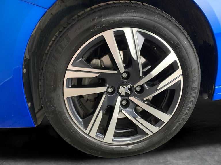 2023 Peugeot 208 1.2 PureTech 100 Allure Premium + 5dr HATCHBACK PETROL Manual