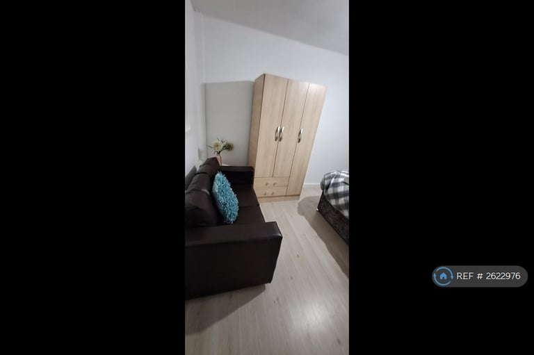 2 bedroom flat in Warwickhill Road, Kilmarnock, KA1 (2 bed) (#2622976)