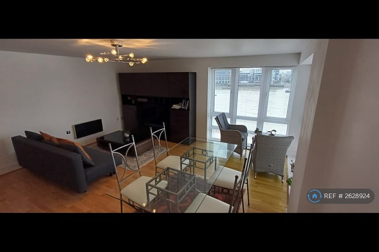 1 bedroom flat in St Davids Square, Canary Wharf, E14 (1 bed) (#2628924)