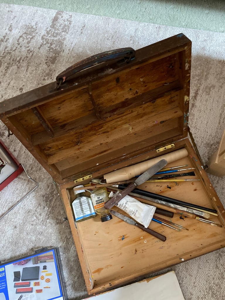 Free artists wooden box 