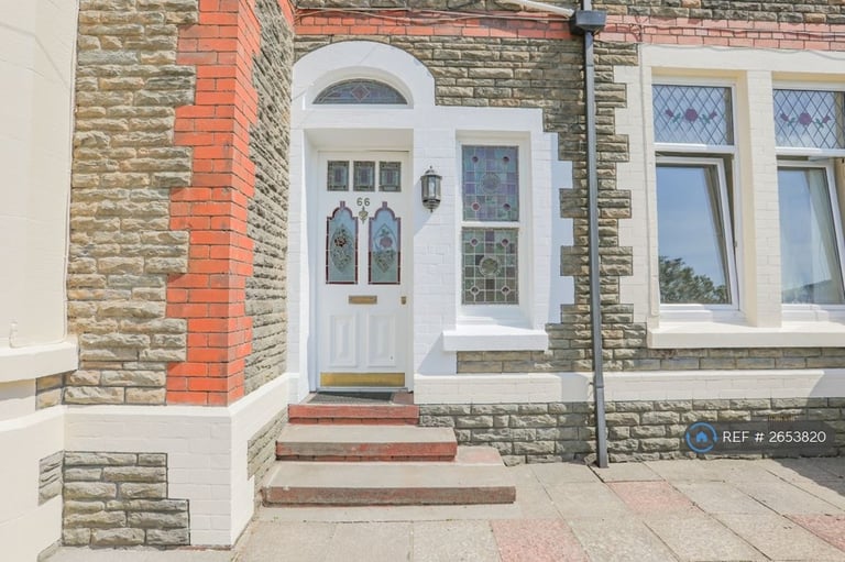 1 bedroom flat in Merthyr Road, Pontypridd, CF37 (1 bed) (#2653820)