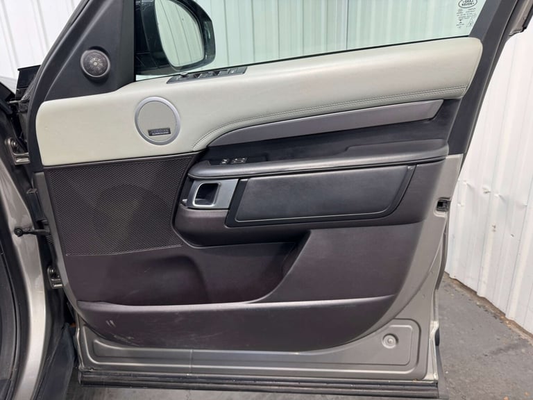 2017 Land Rover Discovery 3.0 Discovery Luxury HSE TD6 Auto 4WD 5dr SUV Diesel Automatic