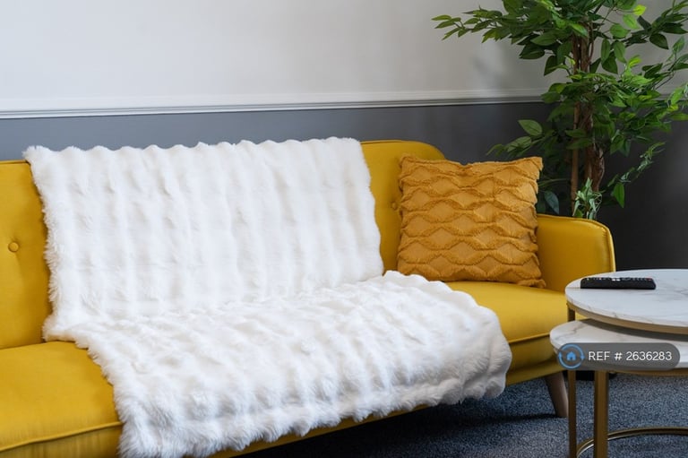 2 bedroom house in West Court, Southsea, PO4 (2 bed) (#2636283)