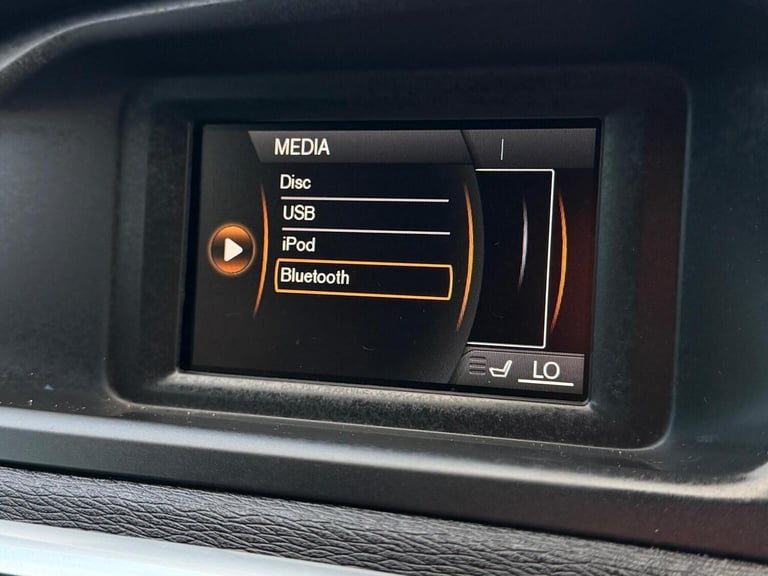 VOLVO V40 2.0 D4 R-Design Euro 6 (s/s) 5dr 2015