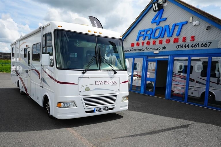 Damon Daybreak 3272 FORD 6 BERTH 2 TRAVEL SEAT MOTORHOME