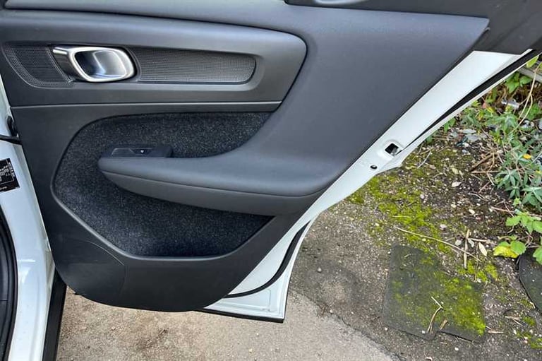 2020 Volvo XC40 2.0 B4P R DESIGN Pro 5dr Auto ESTATE PETROL Automatic