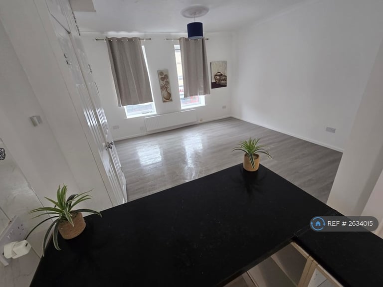 1 bedroom flat in Old Christchurch Road, Bournemouth, BH1 (1 bed) (#2634015)