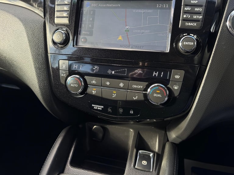 2015 Nissan Qashqai 1.6 dCi Tekna 5dr Xtronic HATCHBACK DIESEL Automatic