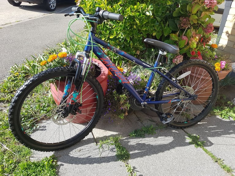 BOYS 24" WHEEL FRONT SUSPENSION BIKE 13" FRAME IN CLEAN CONDITION